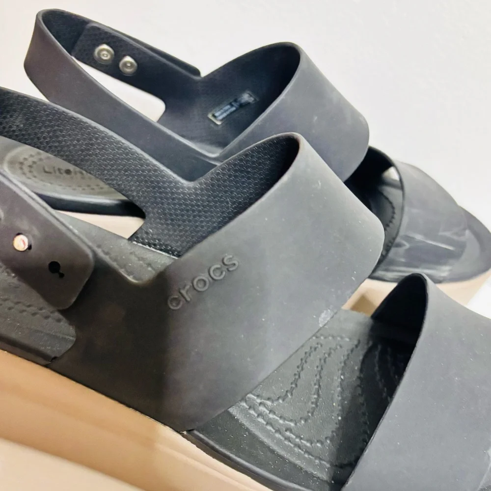 CROCS Brooklyn Low Wedge Black Sandals Size 8 - Picture 3 of 9